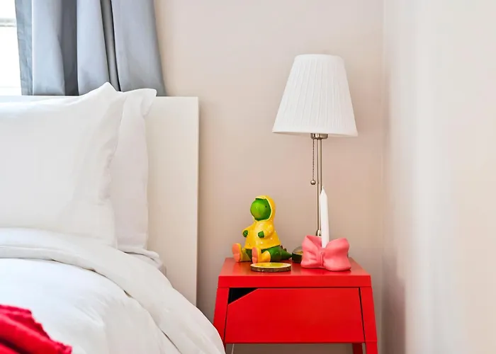 Spacious Bright 2-3 Bed Flat In Fulham By The Thames