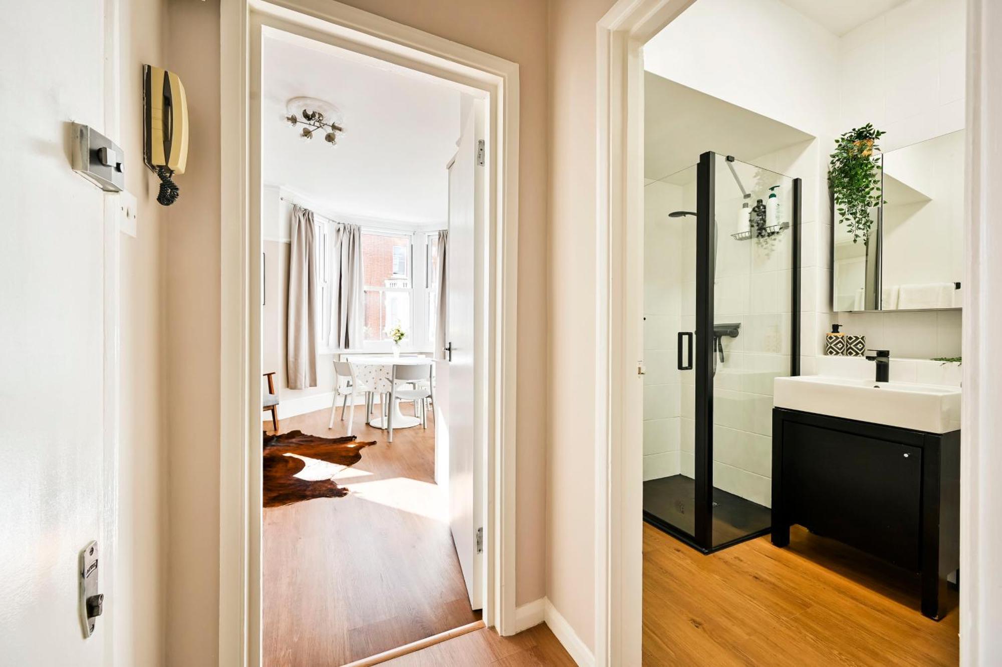 Spacious Bright 2-3 Bed Flat In Fulham By The Thames * Londra