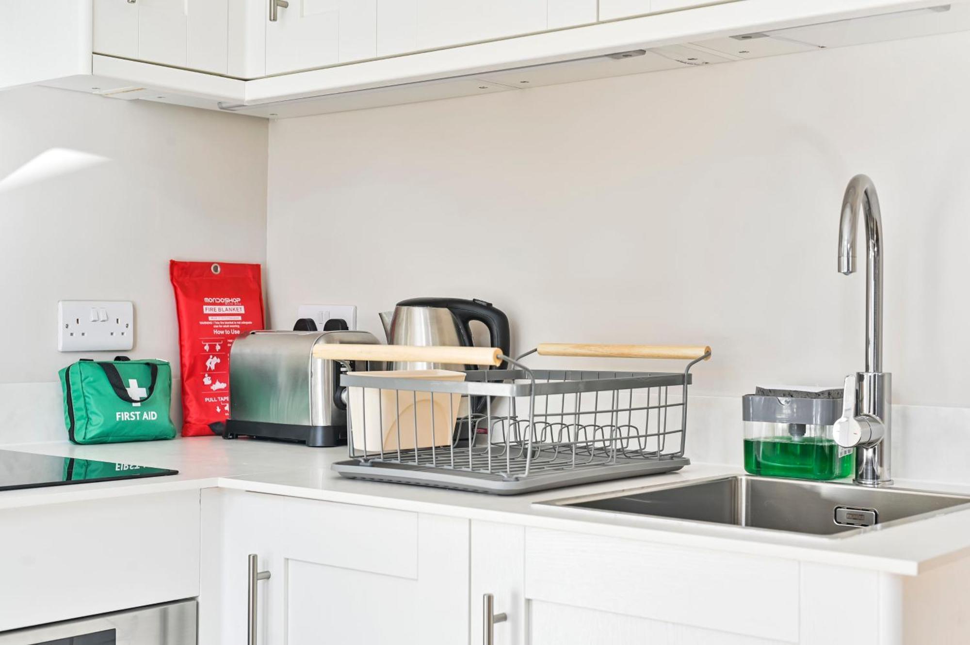Spacious Bright 2-3 Bed Flat In Fulham By The Thames Londra