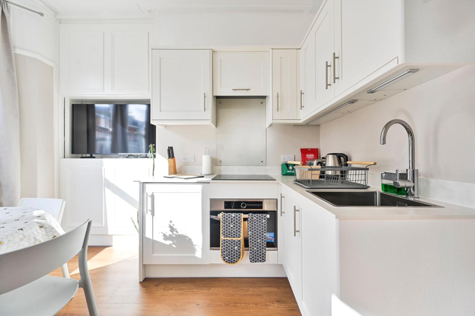 Spacious Bright 2-3 Bed Flat In Fulham By The Thames Appartamento